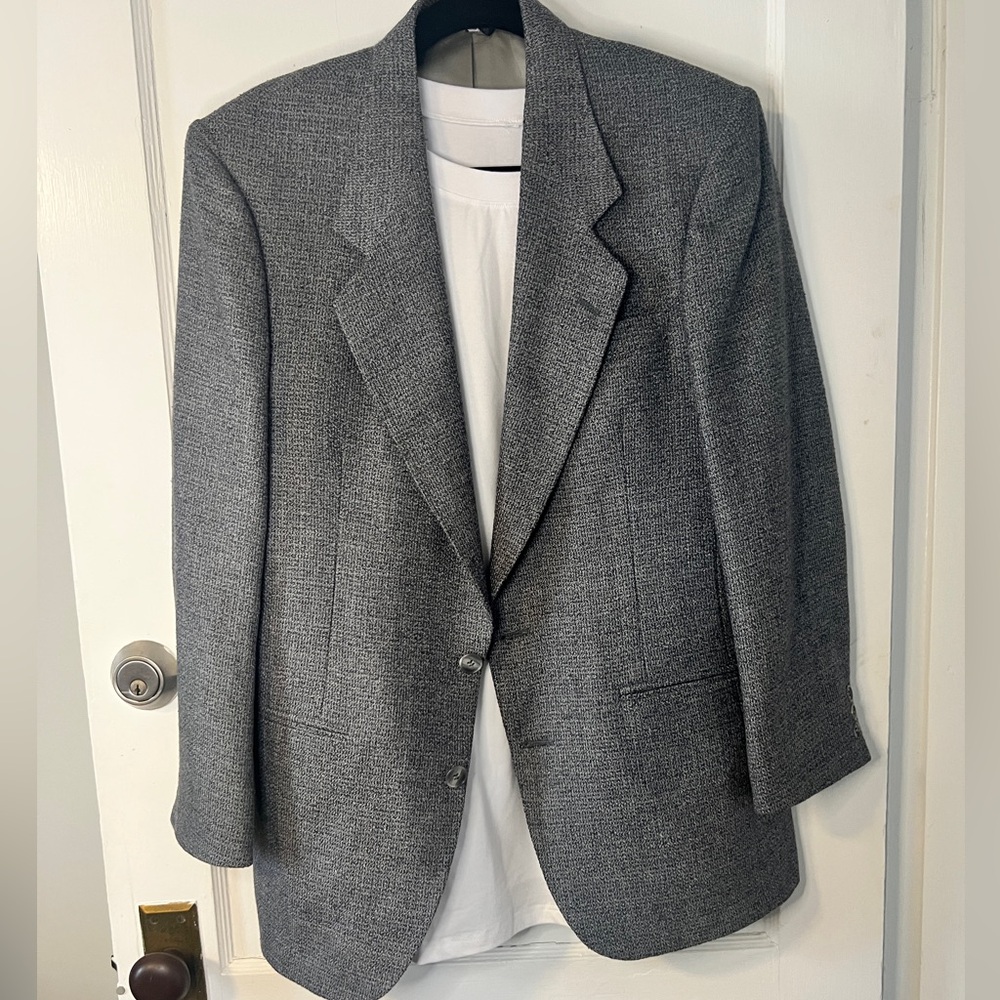 Vintage Pierre Cardin Men’s Gray Blue blazer late 1970s to early 1980s.